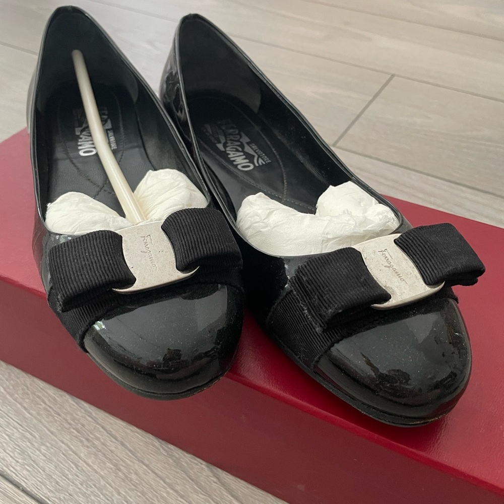 Authentic Salvatore Ferragamo Black Flats with Bow Accent